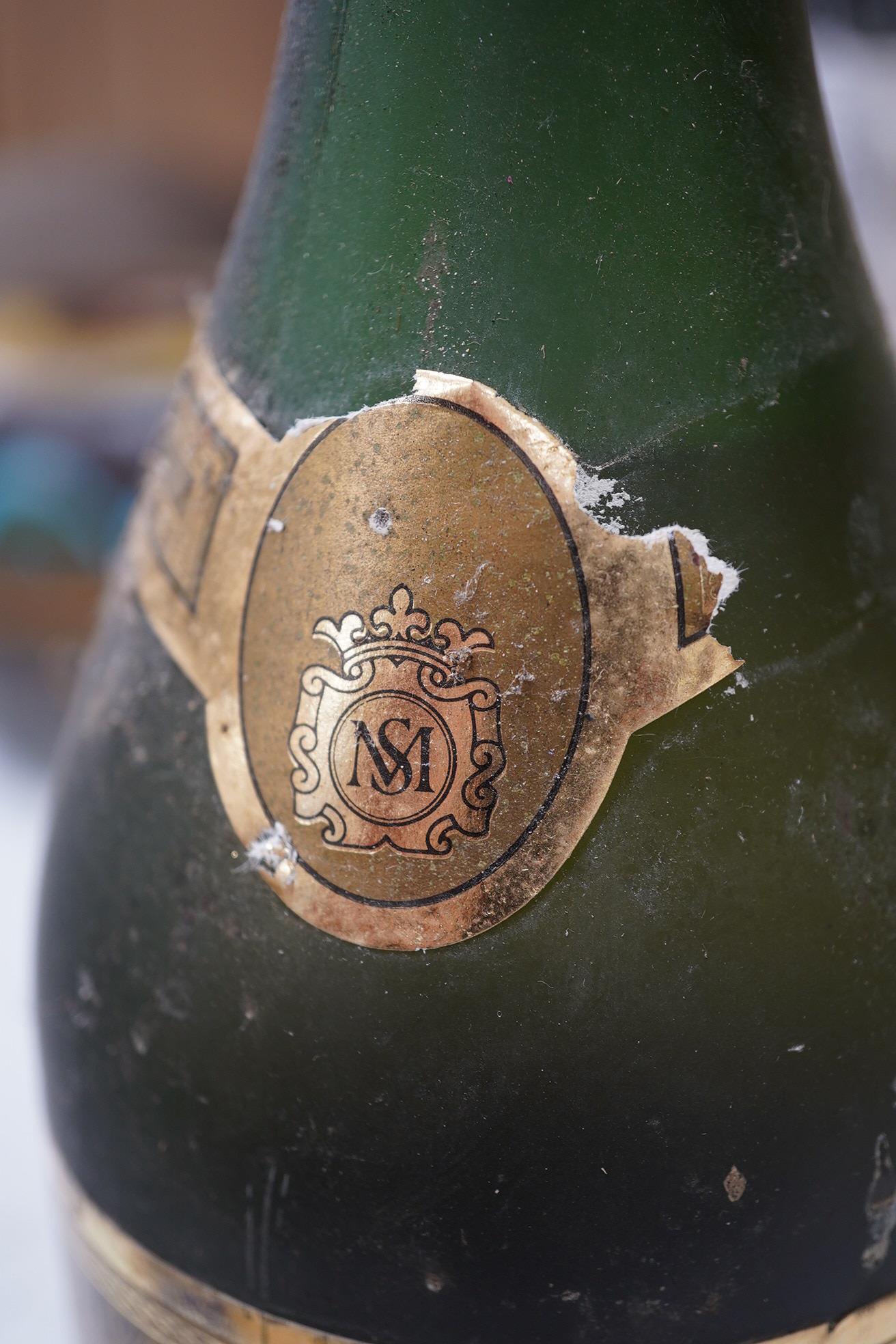 Four bottles of brandy; Napoleon De Luxe VSOP Napoleon Brandy, two bottles, Botrys brandy and another (worn label). Condition - storage unknown